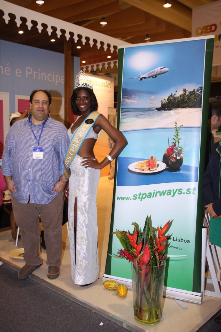 Andreia Deus Lima, visita o Stand de São Tomé e Príncipe durante a Feira Internacional de Turismo de Lisboa.